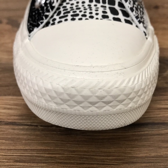 CONVERSE CTAS HIGH TOP BRAND NEW size junior 4 = size 6 women's.size5=size 7wome - Picture 4 of 15